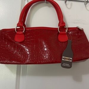 Elegant Red Croc-Embossed insulated Wine Clutch